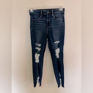 American eagle super hi rise distressed jegging jeans. Size 6. Medium wash.